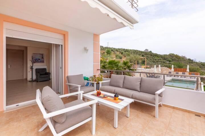 Villa Oasis Galatás Zewnętrze zdjęcie