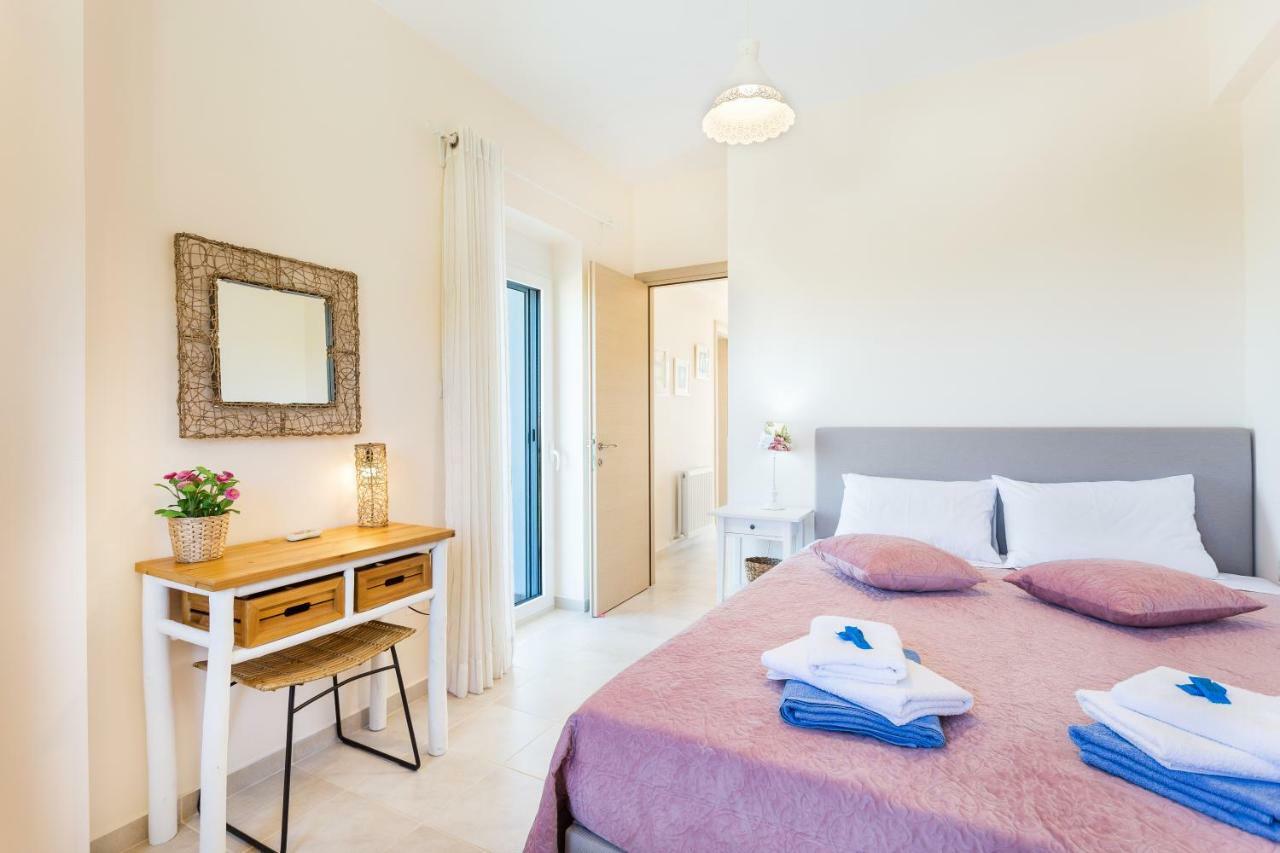 Villa Oasis Galatás Zewnętrze zdjęcie