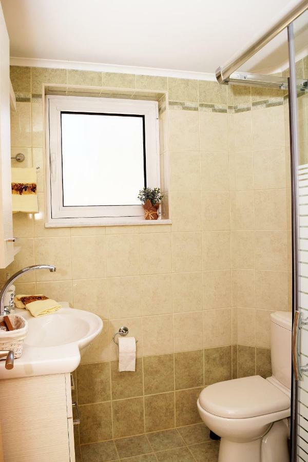 Villa Oasis Galatás Zewnętrze zdjęcie